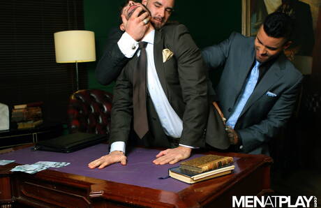 Die versauten Jungs Alexsander Freitas, Bruno Knight und Dean Monroe beim heißen Gruppensex