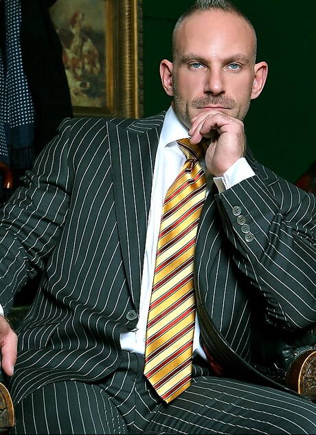 Strongman Rob Nelson and american gay bear Samuel Colt make a love