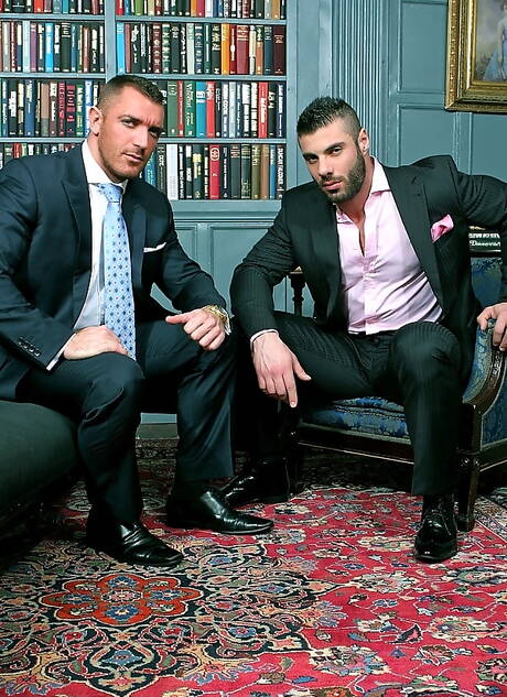 Italian bodybuilder Alex Marte and american strong bull Francesco Dmacho fuck ass after sucking cock