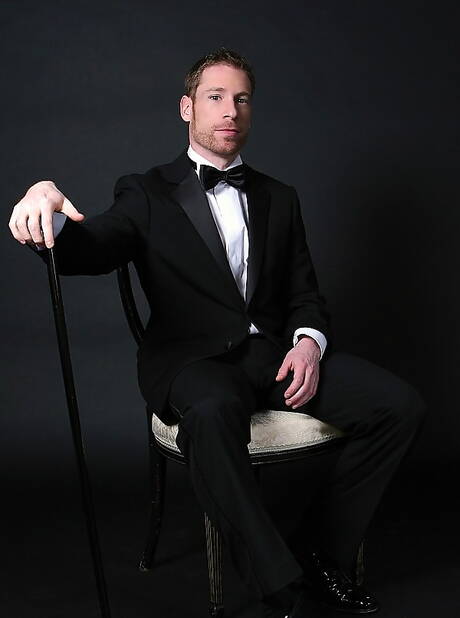 アメリカの力持ちビリー・ベルリンがおもちゃで挑発する