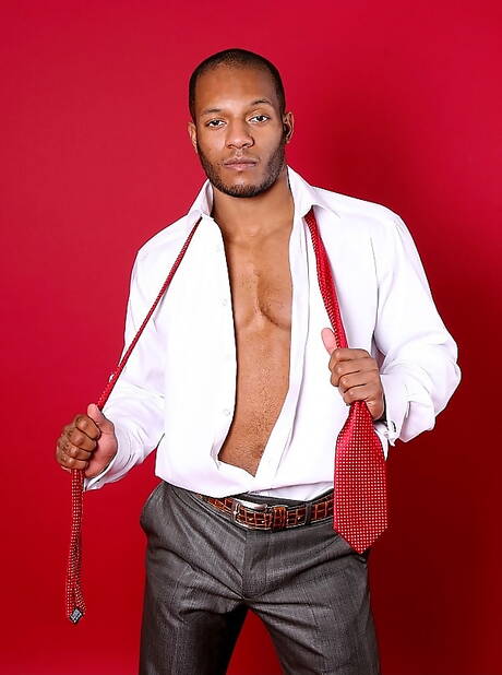 Der schwarze Bulle Eddie Diaz wichst