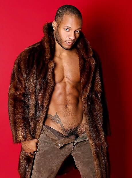 Der schwarze Bulle Eddie Diaz wichst