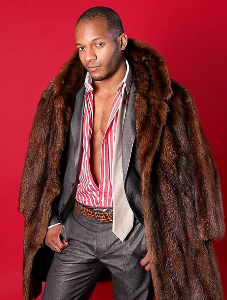 Der schwarze Bulle Eddie Diaz wichst