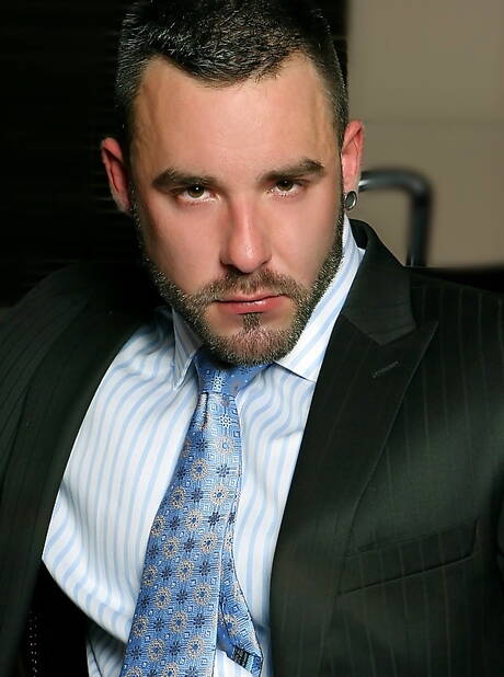 Piękny facet Bruno Knight i wspaniały chłopak Rob Nelson uprawiają dobry seks analny