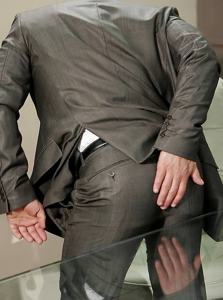 O super garanhão Ben Brown se masturbando