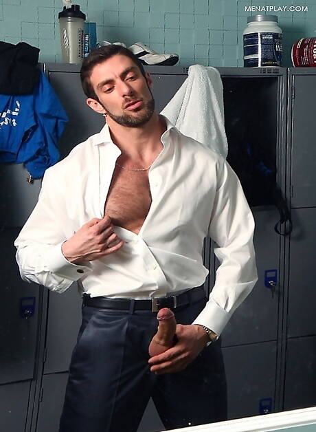 Men At Play: Hiszpański gejowski niedźwiedź Scott Carter rozbiera się