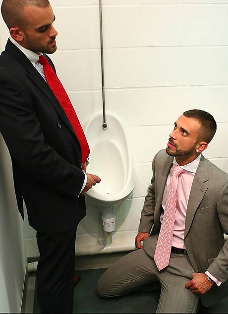 Alec Hills und der amerikanische harte Kerl Damien Crosse haben heißen Paarsex in der Badewanne