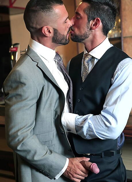 Latin mature bear Denis Vega and spanish otter Massimo Piano have a hot couple scene