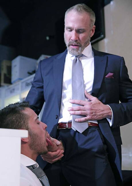 Der sexy Dallas Steele und der sinnliche Robbie Rojo in einer heißen Homosexuellenszene