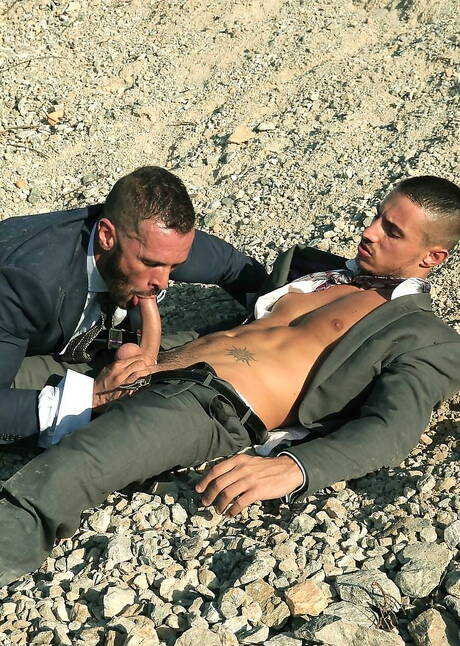 Spanish bear Denis Vega and spanish beefy Klein Kerr in hot anal sex outdoor