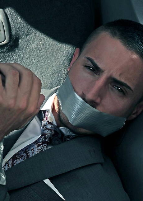 Spanish bear Denis Vega and spanish beefy Klein Kerr in hot anal sex outdoor