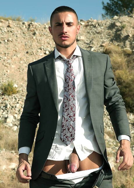 Men At Play: Spanish bear Denis Vega and spanish beefy Klein Kerr in hot anal sex outdoor