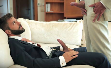 O garanhão português Hector De Silva e a lontra espanhola Massimo Piano em cena homossexual quente