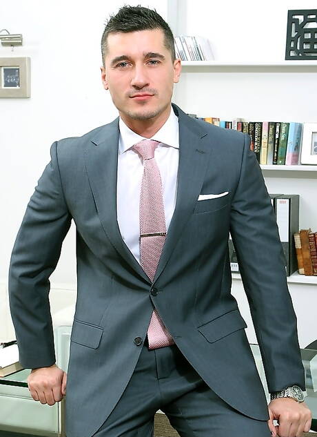 Slovak well-built Jay Roberts likes to be roped