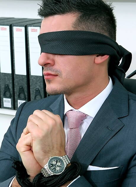 Slovak well-built Jay Roberts likes to be roped