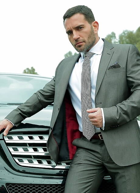 Men At Play: Beefy Edu Boxer and strongman Robbie Rojo fuck ass after blowjob outside