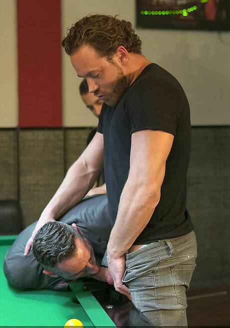 Die geilen Kumpels Dante Colle, Logan Moore und Massimo Piano haben einen heißen Dreier-Sex