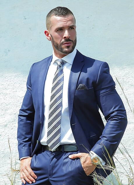 Men At Play: Spanish mature bear Denis Vega and american muscular Hugh Hunter sucking and screwing each other outside