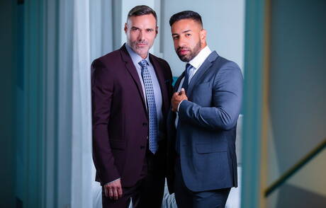 Der harte Kerl Manuel Skye und der attraktive Mateo Zagal haben guten Analsex unter der heißen Dusche