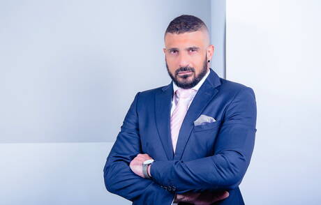 Der attraktive Franky Fox und der starke Mann Marco Napoli haben heißen Sex