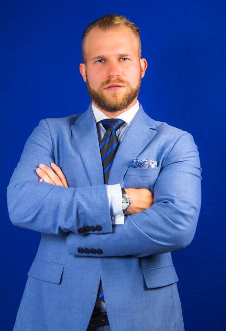 帥哥 Malek Tobias 和帥哥 Viktor Rom 激情肛交