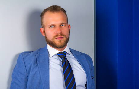 Men At Play: 帥哥 Malek Tobias 和帥哥 Viktor Rom 激情肛交