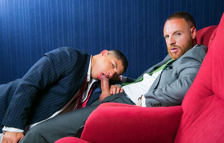 Der attraktive Bastian Karim und der Muskelprotz Leo Rosso haben Analsex