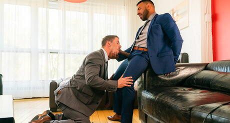 Der heiße Kumpel Mateo Zagal und der sexy Typ Skyy Knox haben guten Analsex