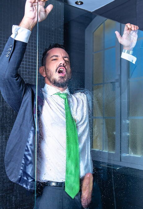 Der sinnliche Junge Cole Keller und der hinreißende Typ Joe Gillis haben Analsex in der Dusche