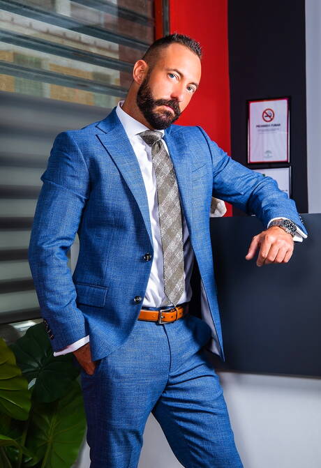 Der spanische Bär Dani Robles und der attraktive Xavi Garcia ficken nach dem Schwanzlutschen