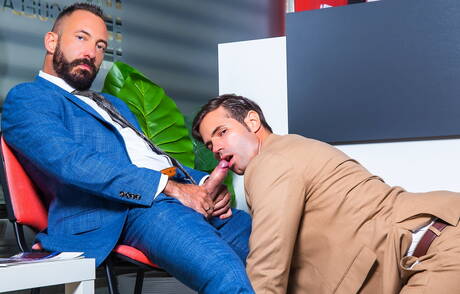 Der spanische Bär Dani Robles und der attraktive Xavi Garcia ficken nach dem Schwanzlutschen