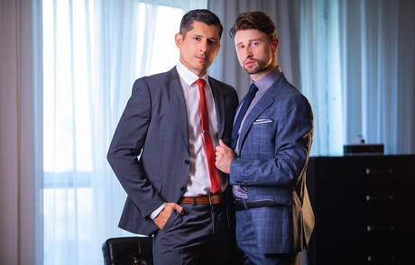 Der englische haarige Hengst Drew Dixon und der lateinamerikanische Superhengst Rocky Vallarta haben eine heiße Paarszene