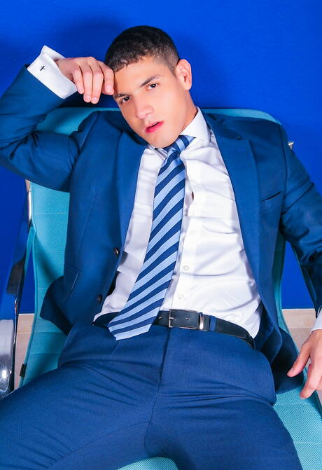 Husky guy Bastian Karim and well-built Vadim Romanov have a hot sex