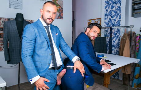 Der gut gebaute Javi Gray und der attraktive Sir Peter haben guten Sex