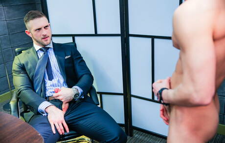 El hombre fuerte húngaro Darius Ferdynand y el toro fuerte estadounidense Paul Wagner tienen sexo caliente