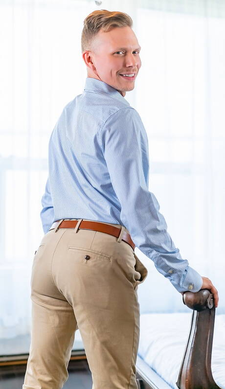 Der muskulöse Dale Kuda und der kanadische Superhengst Ethan Chase haben sich im Freien gegenseitig gebumst