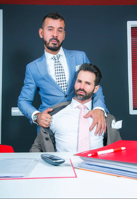 Der spanische Bär Dani Robles und der harte Kerl Thomas Thunder lutschen und vögeln sich gegenseitig