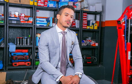 Der muskulöse Jonathan Miranda und der muskulöse Ricky Blue lassen sich gerne fesseln