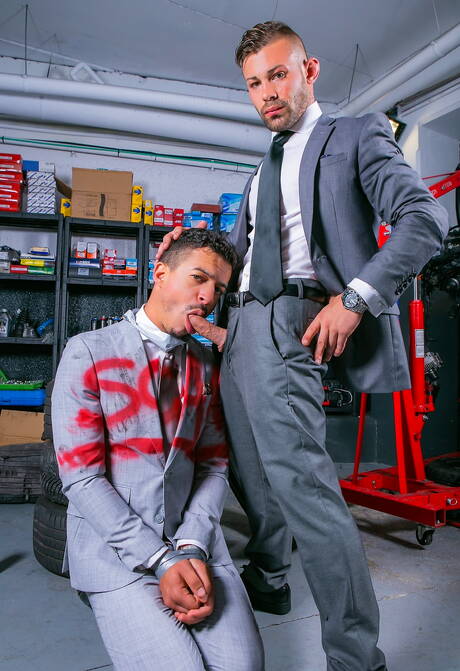 Der muskulöse Jonathan Miranda und der muskulöse Ricky Blue lassen sich gerne fesseln