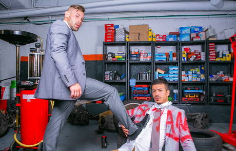 Der muskulöse Jonathan Miranda und der muskulöse Ricky Blue lassen sich gerne fesseln