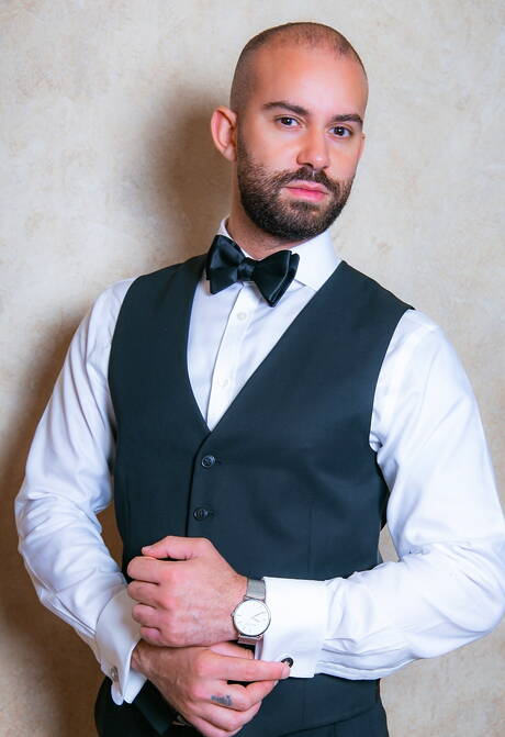 ハンサムな男ブルーノ・マックスとハンサムな男マヌエル・スカルコが屋外で熱いカップルセックスをする