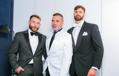 ダニ・ロブレス、ディエゴ・レイエス、マヌエル・スカイの淫乱な少年たちが、お風呂で熱い3Pアナルファックアクションを繰り広げる