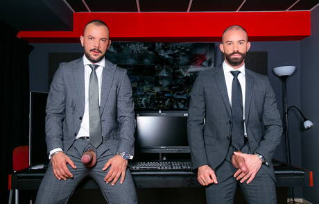 Beefcake Bruno Max and muscular Sir Peter in hot ass bang