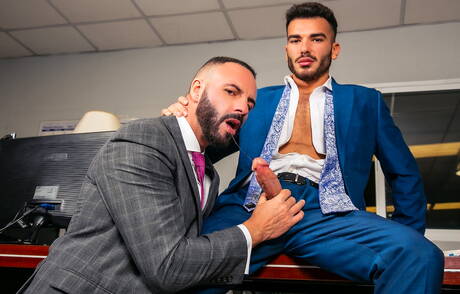 O durão Leo Rosso e o musculoso Pol Prince se chupando e transando