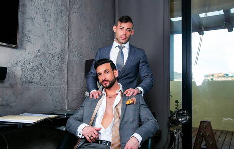 Der muskulöse Javi Gray und der muskulöse Ricky Blue in heißer homosexueller Action