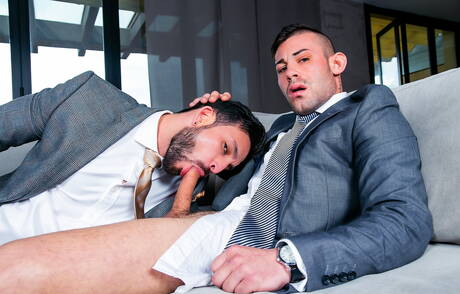 Der muskulöse Javi Gray und der muskulöse Ricky Blue in heißer homosexueller Action