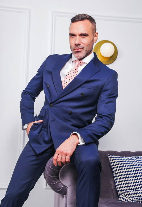 Men At Play: Canadian muscular Manuel Skye stripping off