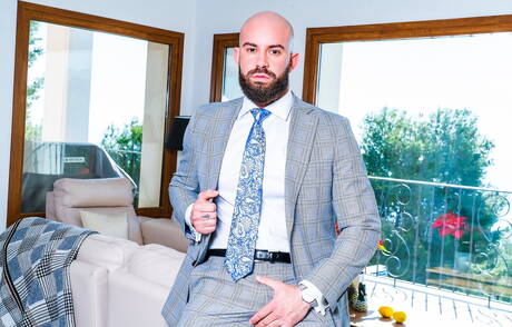 Il duro Bruno Max e il bel fusto Sir Peter fanno sesso in cucina