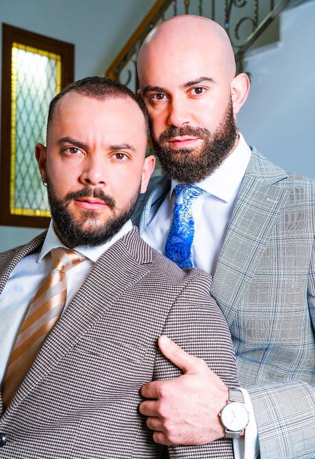 Il duro Bruno Max e il bel fusto Sir Peter fanno sesso in cucina