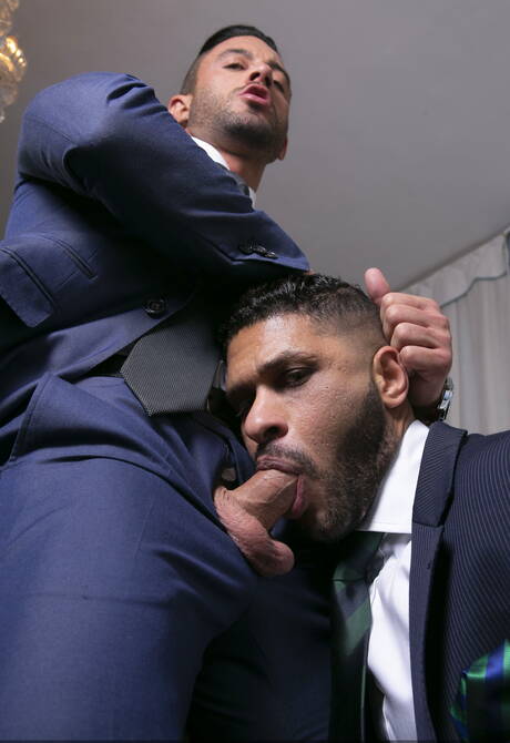 Der brasilianische harte Kerl Andy Star und der harte Kerl Pierre Alexander ficken in den Arsch, nachdem sie Schwänze gelutscht haben